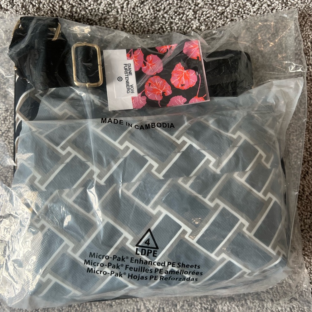 NWT DVF for Target Utility Crossbody Bag - Picture 4 of 4